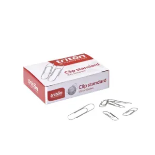 Caja de clips de papel estándar de la marca Tritón, con algunos clips de papel esparcidos en el frente.