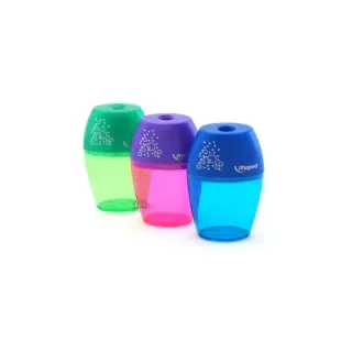 Tres sacapuntas translúcidos: verde, morado y azul. Cada uno tiene una tapa de color y una base transparente.