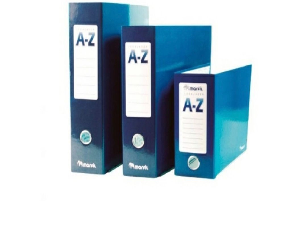 Tres archivadores de palanca de color azul con etiqueta AZ de diferentes tamaños.