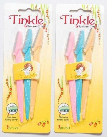 Dos paquetes de rasuradoras para cejas Tinkle. Cada uno contiene tres rasuradoras: rosa, azul y melocotón, con base amarilla.
