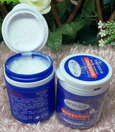 Dos frascos de productos para el cuidado de la piel BIOAQUA de color azul y blanco