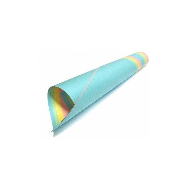 Cono de papel enrollado, exterior azul claro, capas de arcoíris pastel visibles en el interior.
