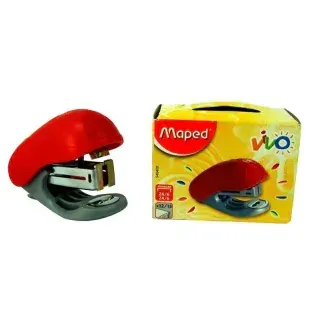 Grapadora roja y gris junto a su caja, ambas de la marca