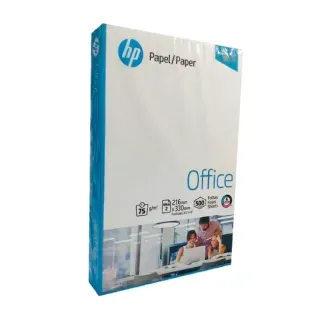 Resma de papel HP Office, empaque azul y blanco. Presenta a trabajadores de oficina.
