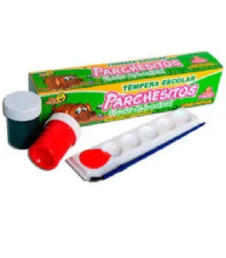 Set de pinturas con caja verde, botes de pintura roja y verde y paleta.