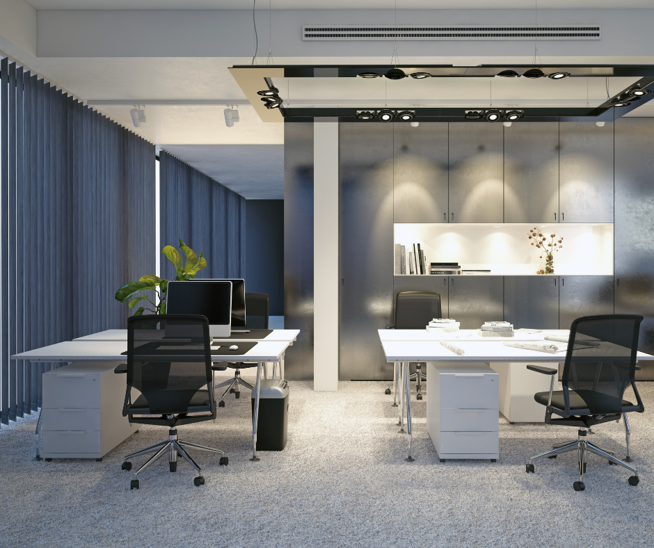 Espace de bureau moderne avec bureaux blancs, chaises noires et moquette moelleuse.