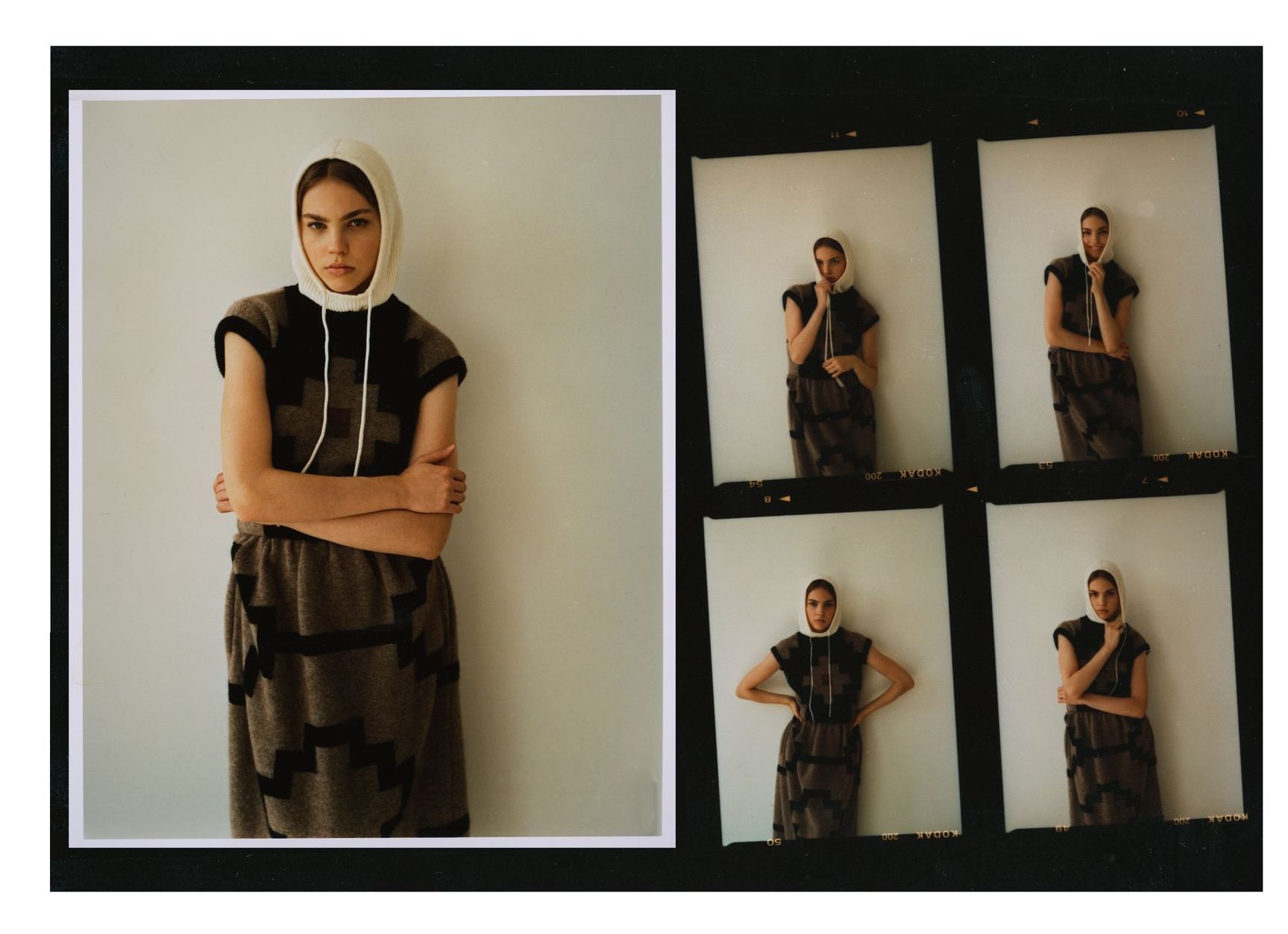 Frau in Kapuzenkleidung, die Arme verschränkt, posiert vor einer Wand, daneben mehrere kleine Aufnahmen derselben Pose.