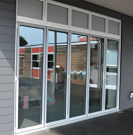 A Building With a Lot of Windows and Doors — Darwin Glass in Yarrawonga, NT