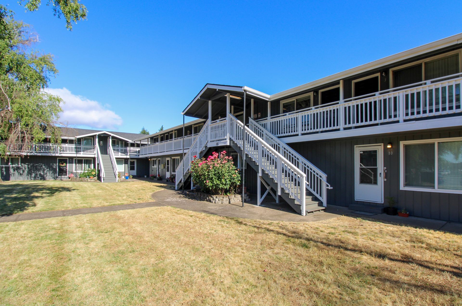 Riverwood Apartments exterior