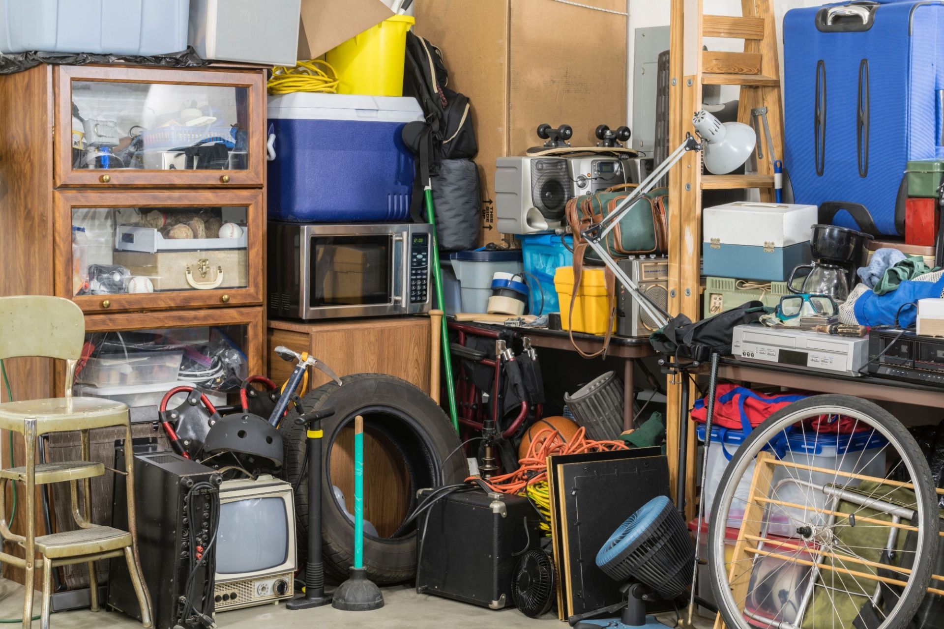 A garage filled with lots of junk and appliances.