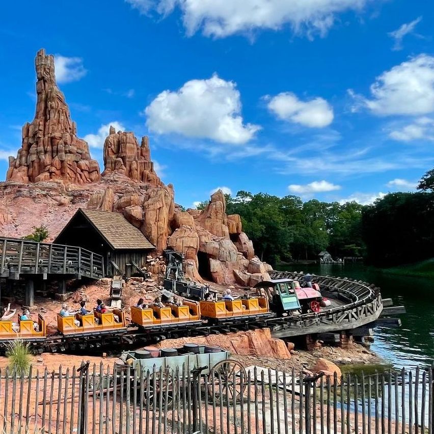 Amanda Saylor | Pixie Dust Disney Vacation Planners