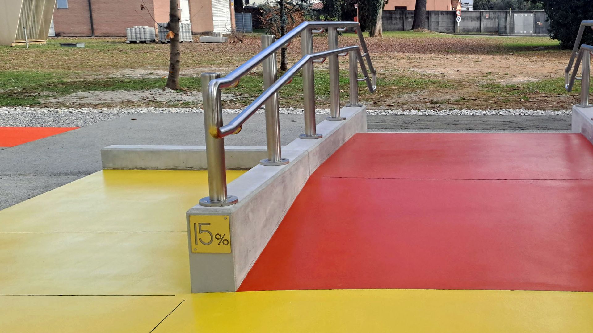 Percorso con barriere per l'addestramento all'uso della sedia a ruote