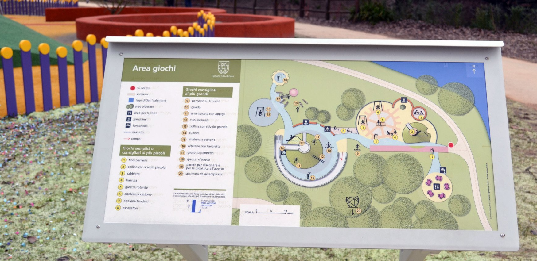 percorsi per bambini con disabilità visiva al parco giochi inclusivo