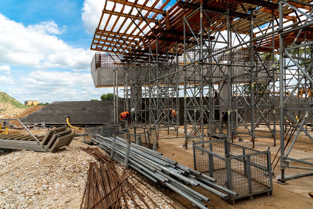 Construction Site With Scaffolding — T & T Scaffolding in Cassowary Coast, QLD