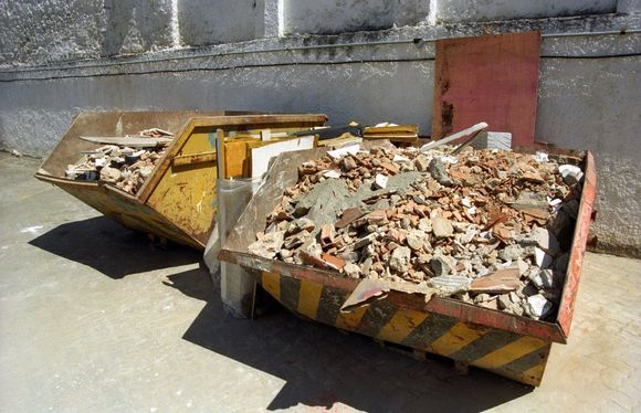 cassoni scarrabili per il deposito di rifiuti edili