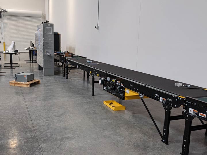 Electrical install of a mail sorting line