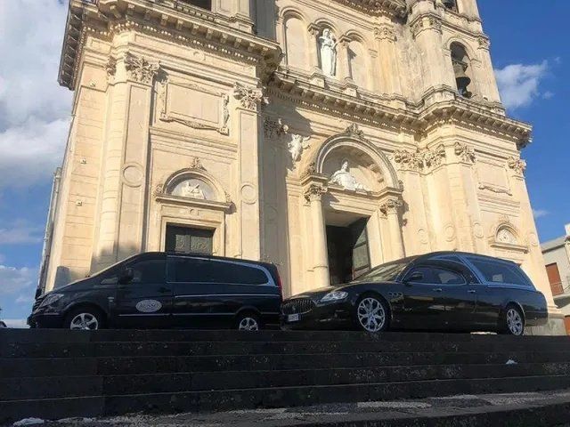 Auto funebri