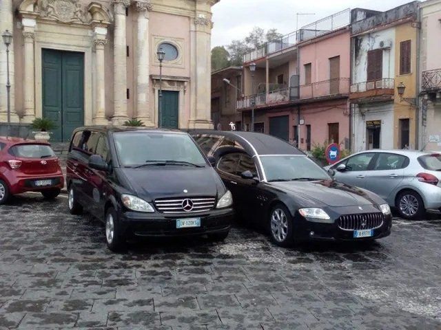Auto funebri