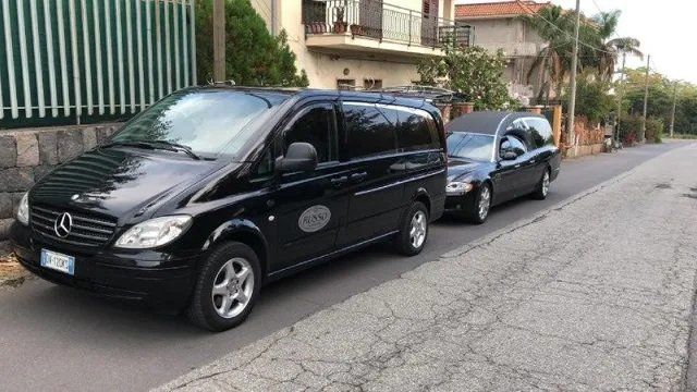 Auto funebri