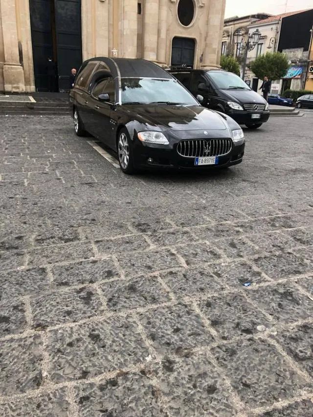 Auto funebri