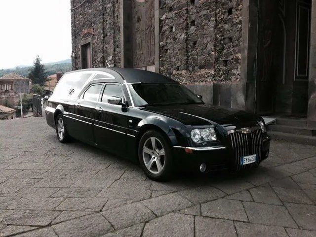 Auto funebri