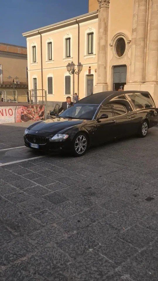 Auto funebri