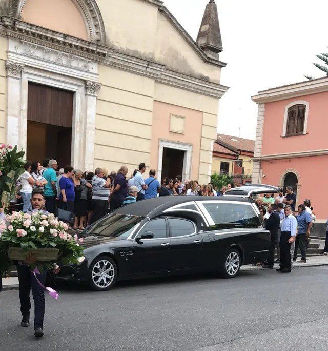 Auto funebri