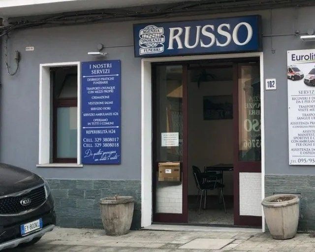Esterno agenzia funebre