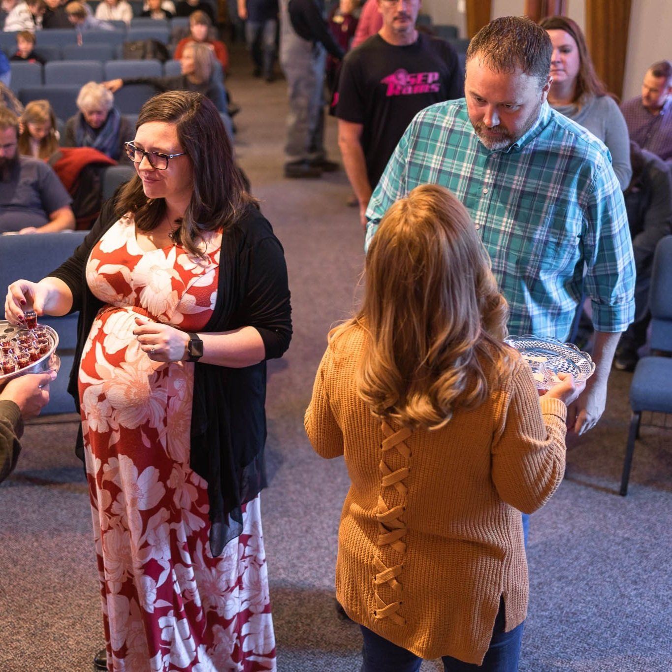 A group of people are standing in a room 