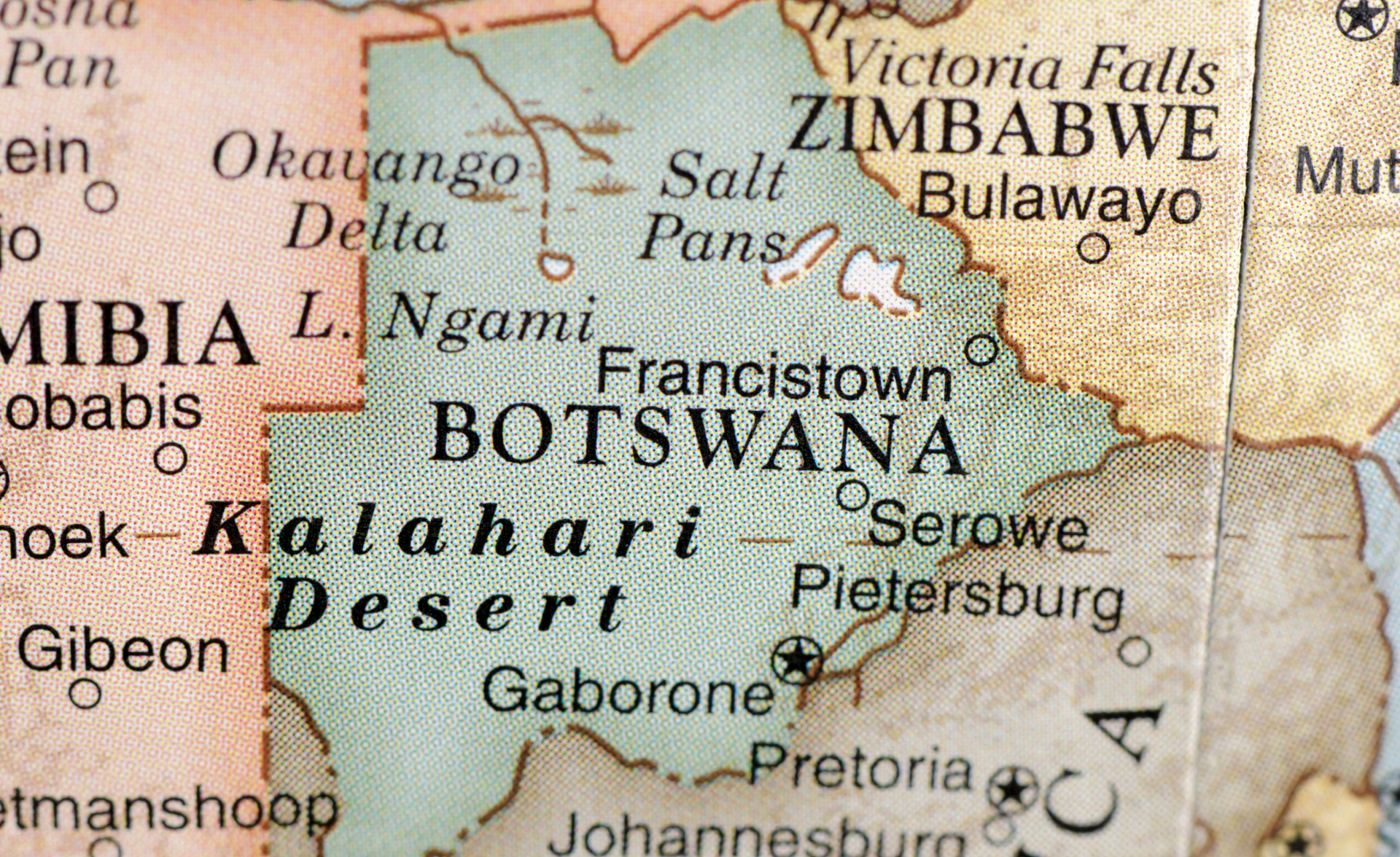 Map of Botswana and surrounding countries in southern Africa, with towns and landmarks labeled.