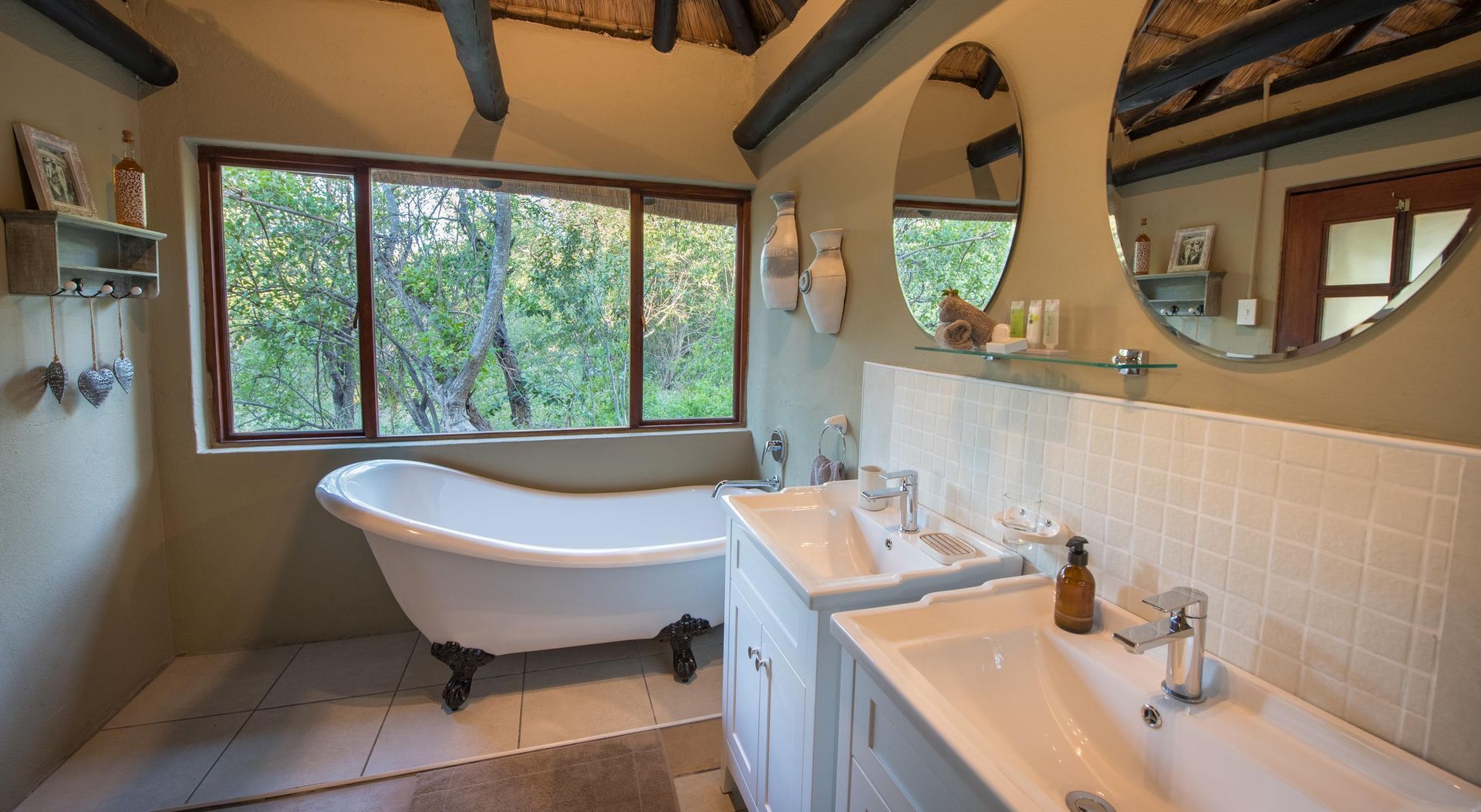 Kambaku Safari Lodge Bathroom