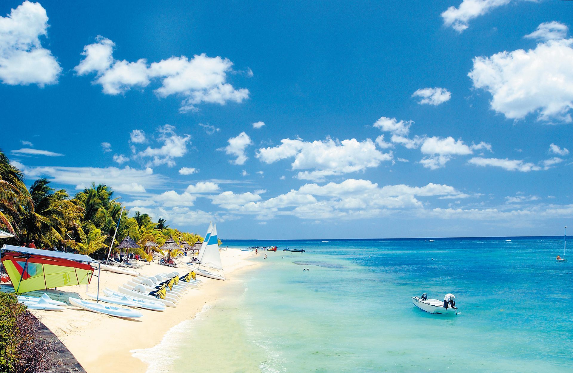 Victoria Beachcomber Resort & Spa