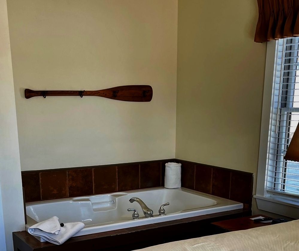 The Songadeewin Lakeview Cottage vacation rental on Lake Willoughby in VT