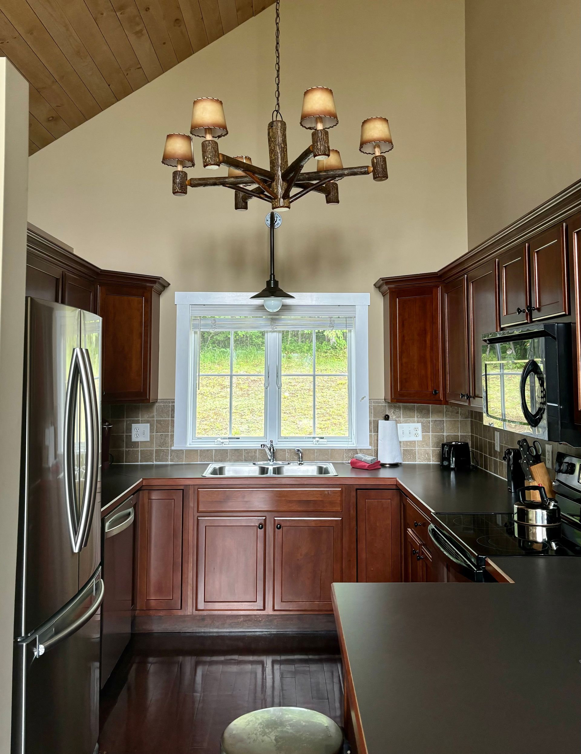 The Songadeewin Lakeview Cottage vacation rental on Lake Willoughby in VT