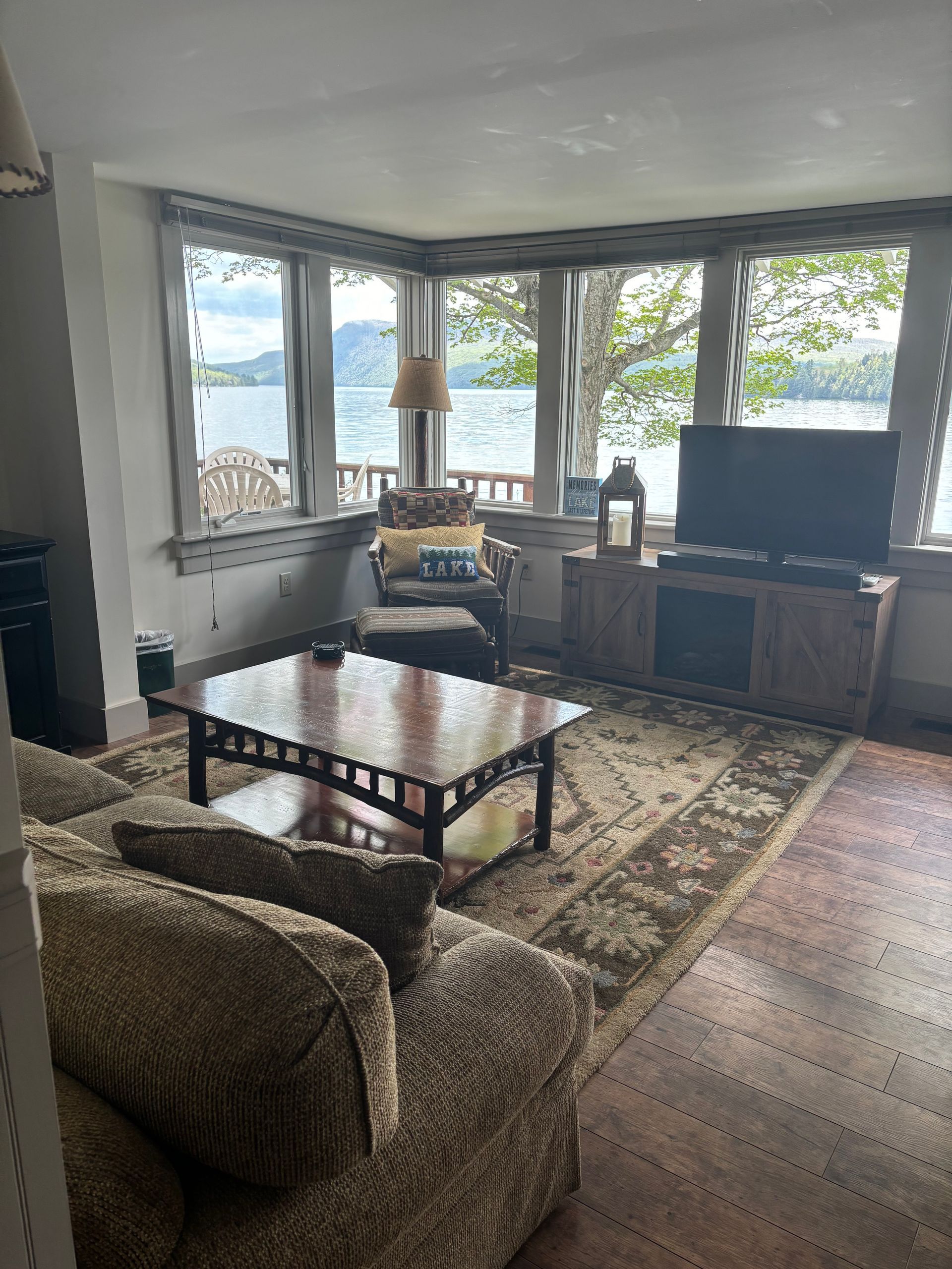 The Birches Lakeside Cottage at the WilloughVale Inn on Lake Willoughby in VT