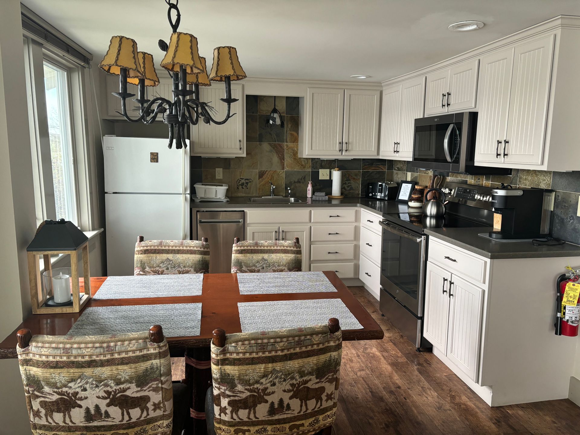 The Birches Lakeside Cottage Kitchen