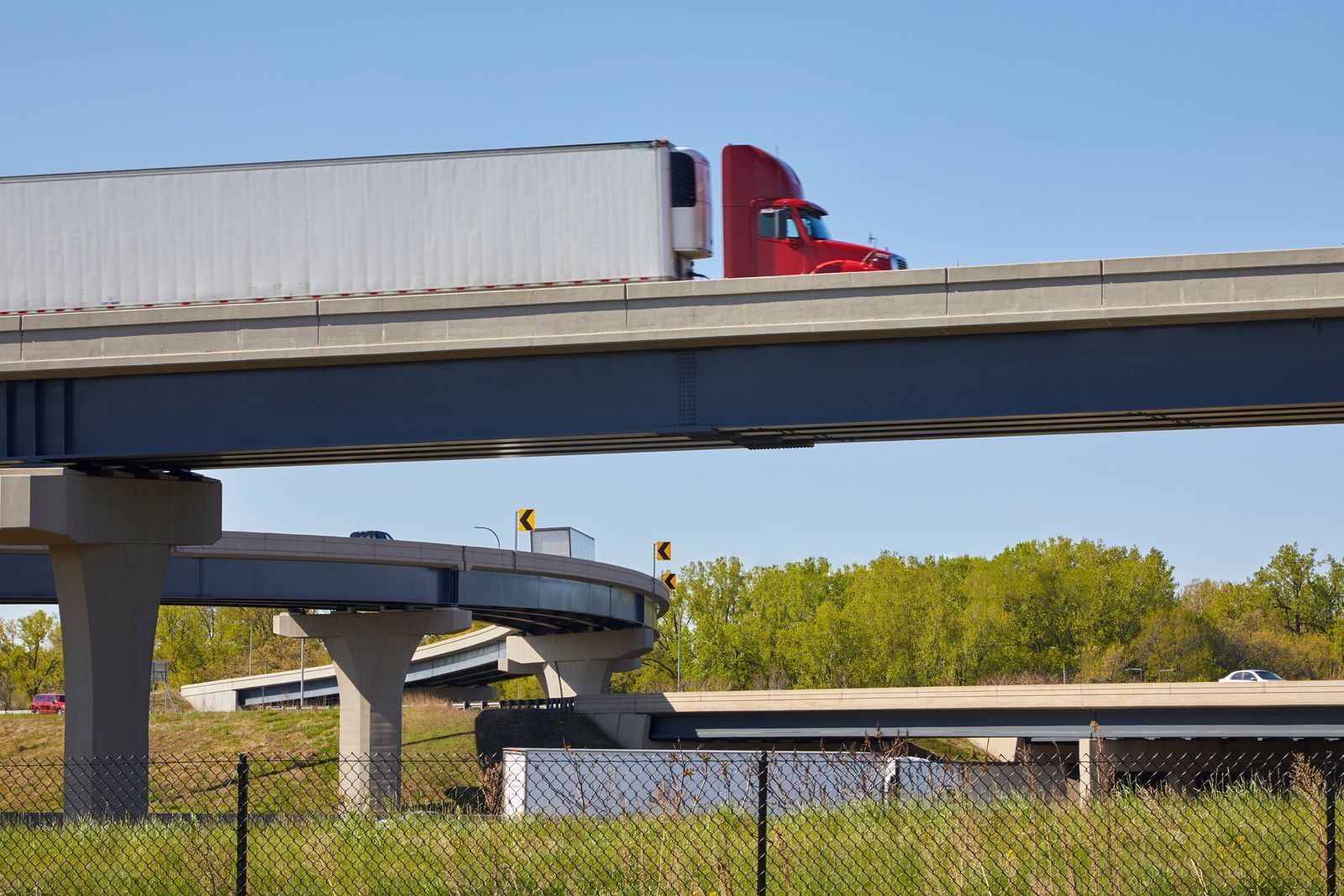 Tractor-trailer on a freeway ramp, handled by a truck accident lawyer near Thousand Oaks
