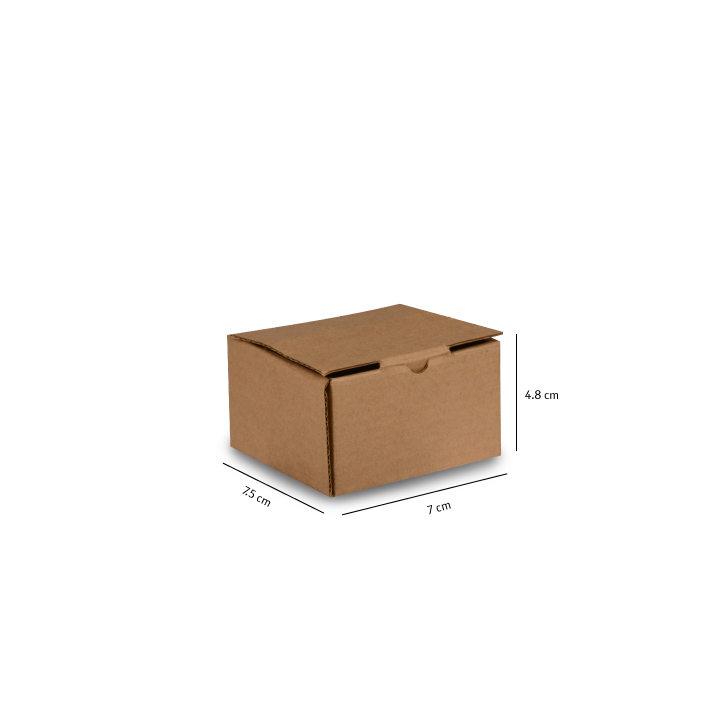 Pequeña caja de cartón marrón para envíos con las dimensiones marcadas sobre un fondo blanco.