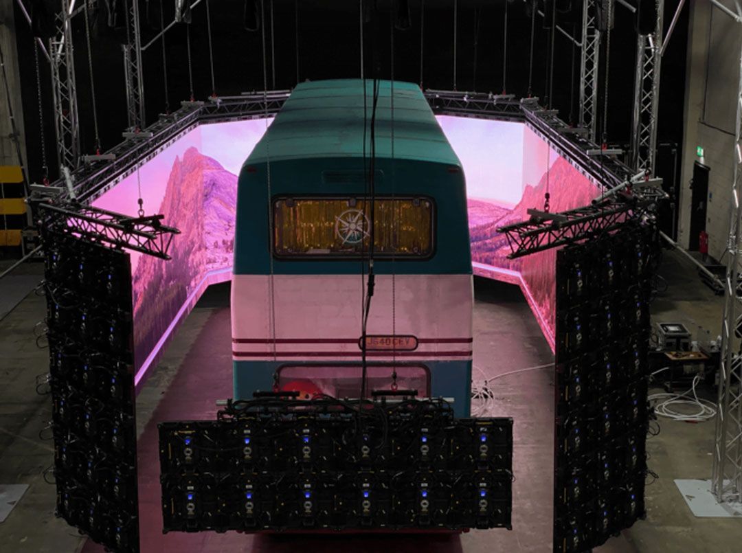 cladding the bus in led screen technology