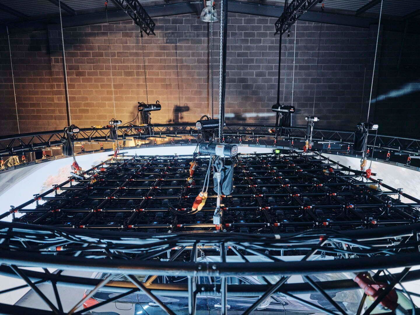 height adjustable suspended ceiling for led screens used in virtual production