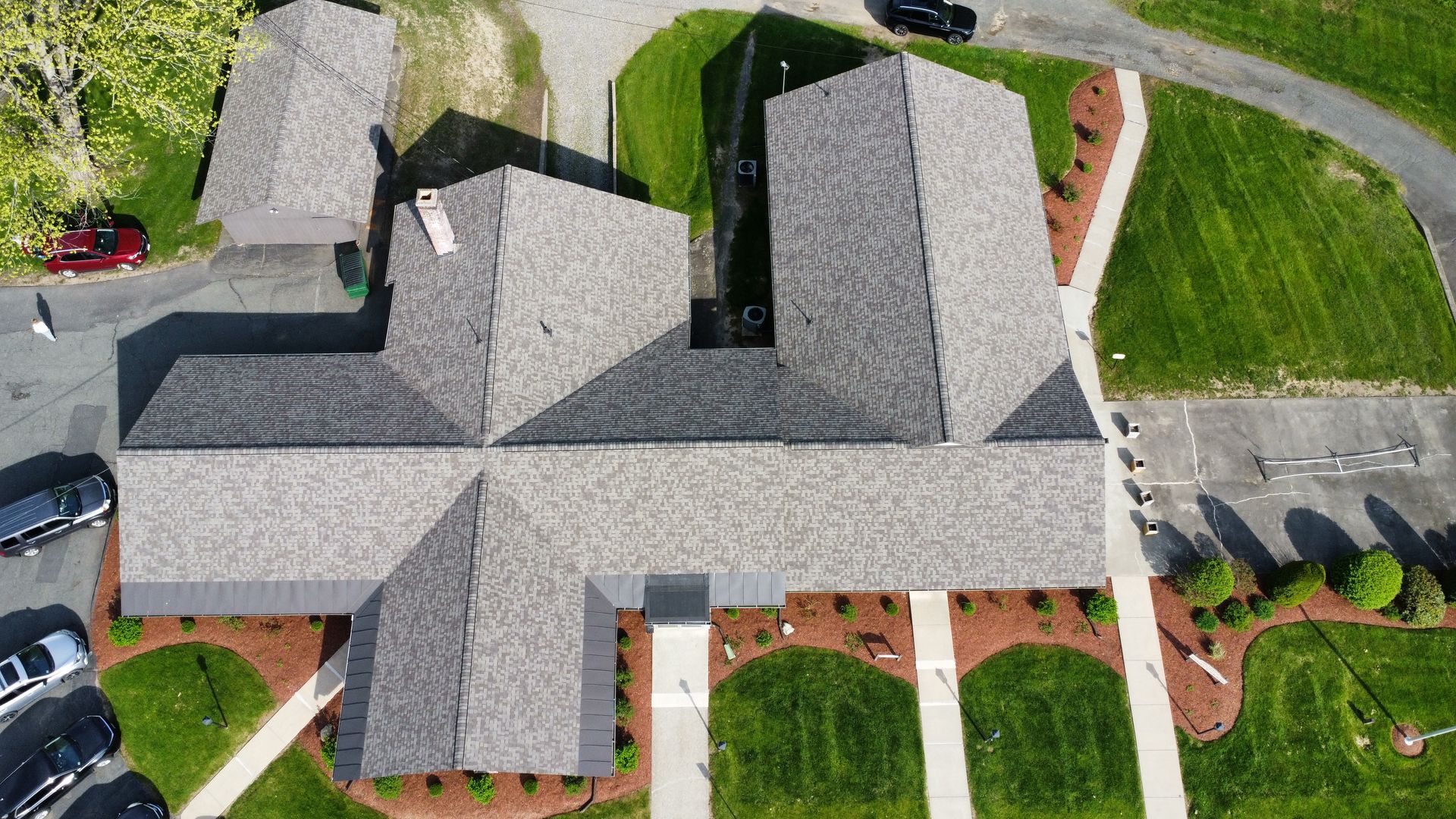 CertainTeed Landmark Weathered Wood asphalt shingles on Yetter Building in Greenfield MA