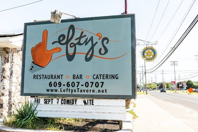 A sign for lefty 's restaurant and bar catering