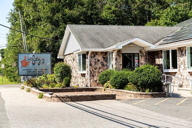 Lefty's Tavern Front Store