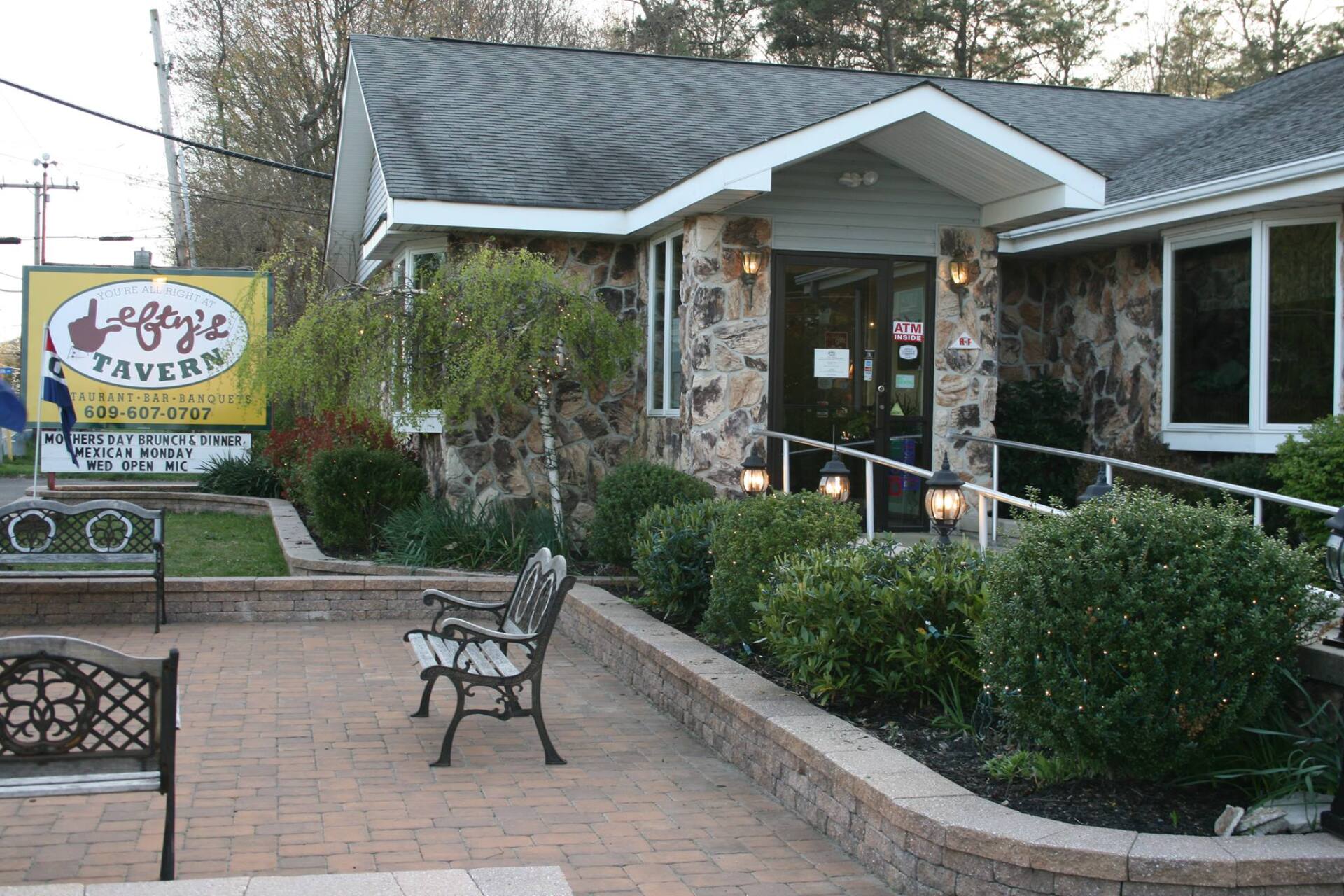 Lefty's Tavern Front Store