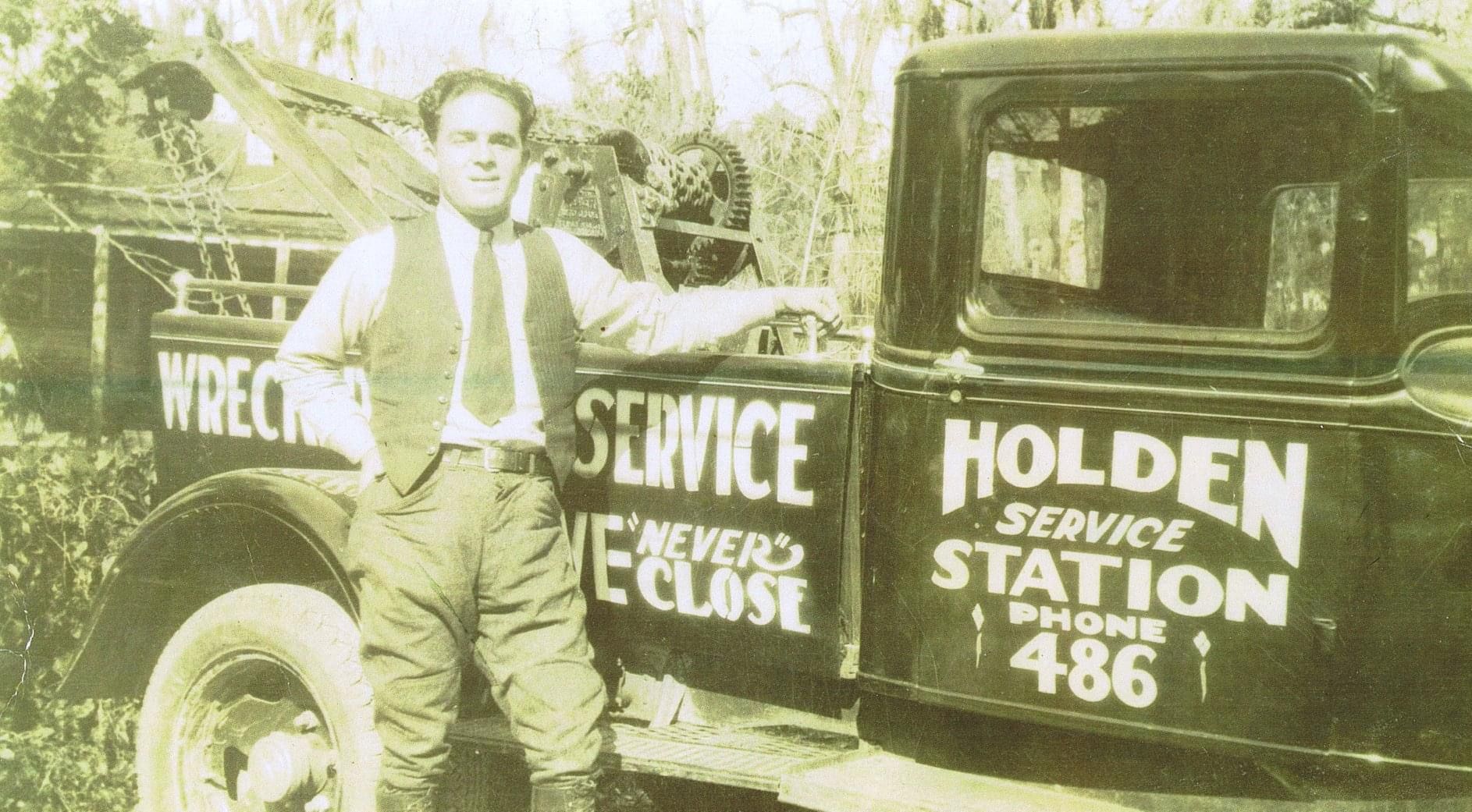 holden's wrecker service vintage photo