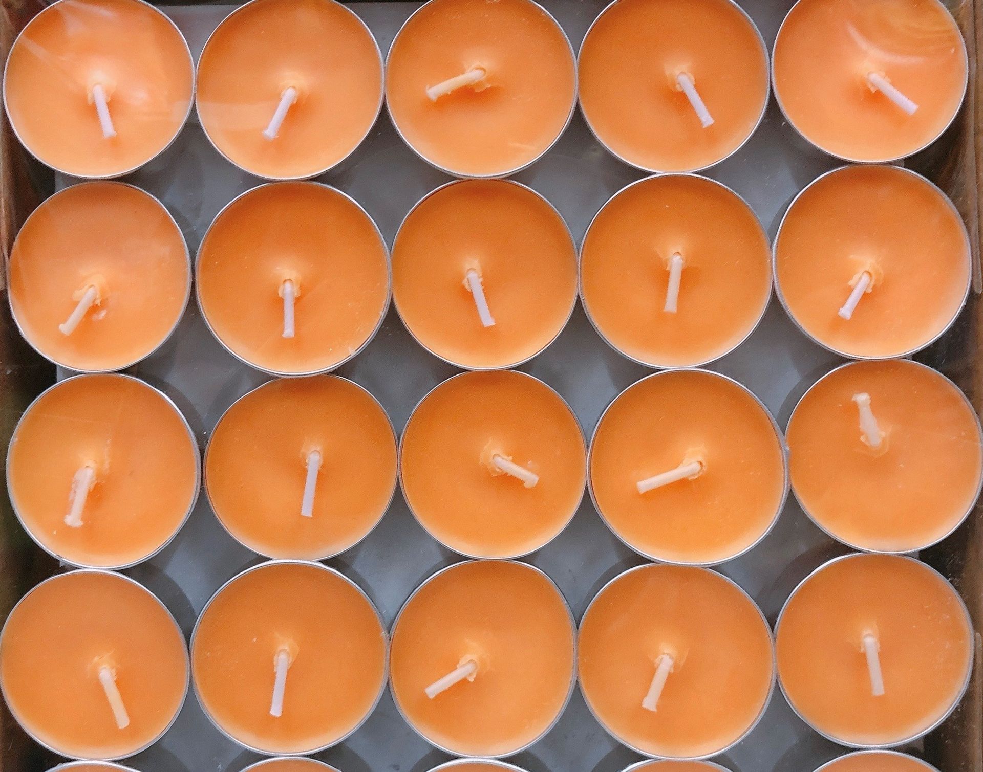 联鑫酥油烛橙色(一盒100 粒) Butter Tea Light candle ORANGE ( 1 box 100 pcs)