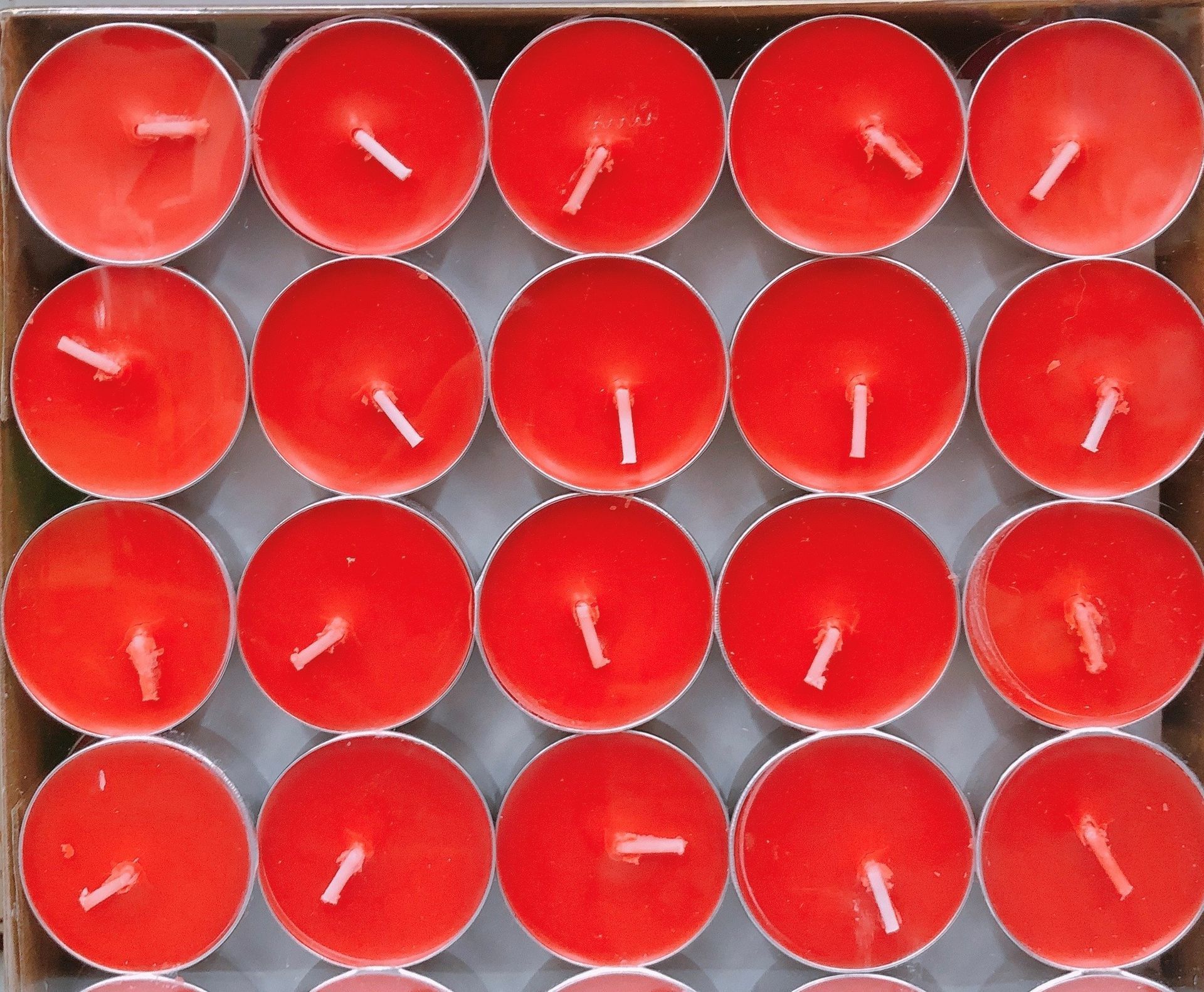 联鑫酥油烛红色(一盒100 粒) Butter Tea Light candle RED ( 1 box 100 pcs)