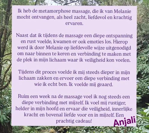 Ervaringsverslag over een massage, geschreven in het Nederlands. Roze achtergrond