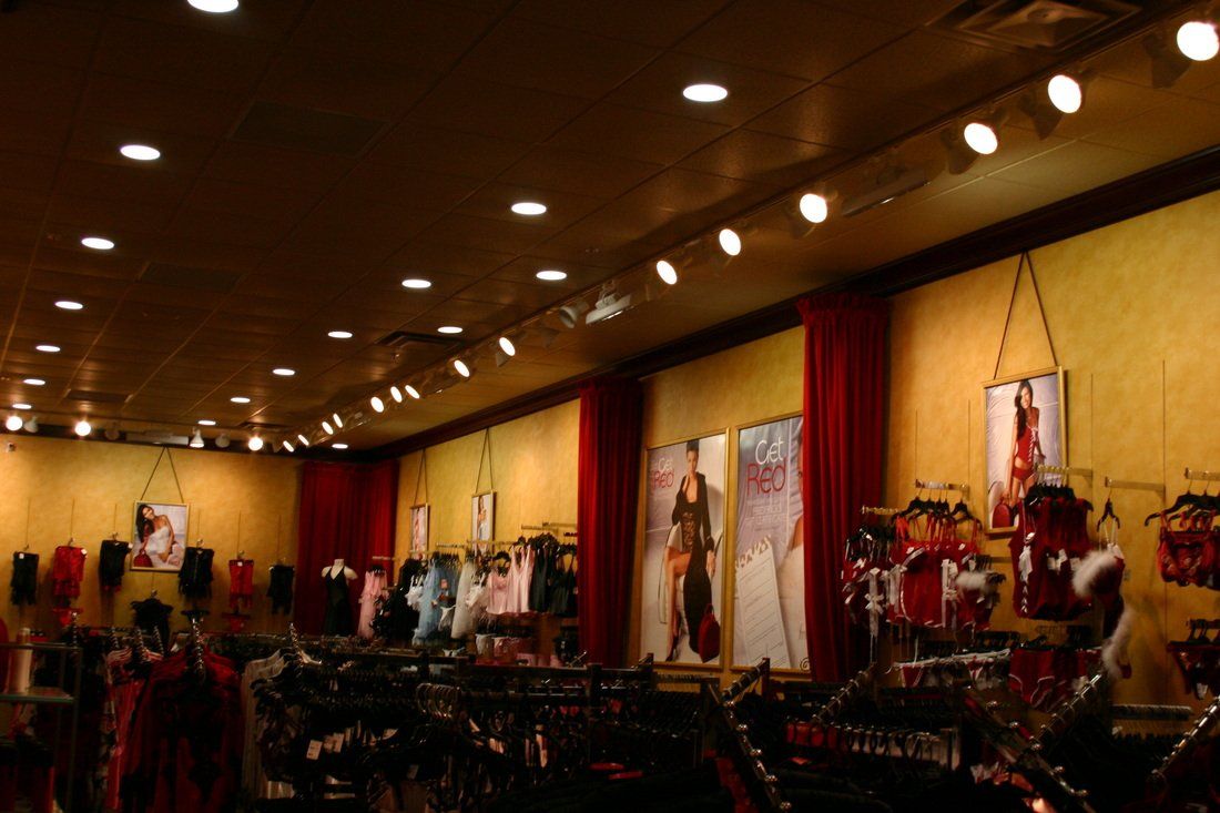 Clothing Store — Tampa, FL — DT Contracting Inc