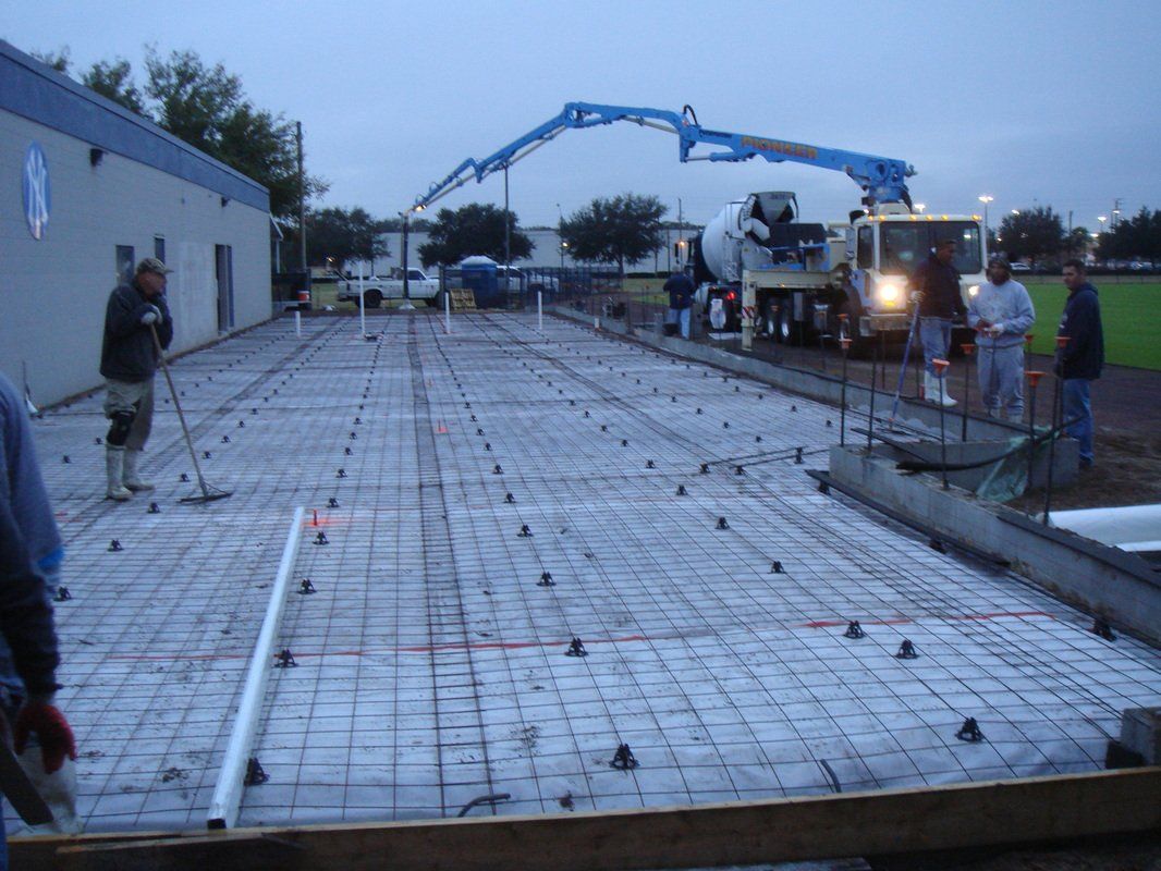 Construction People Working — Tampa, FL — DT Contracting Inc